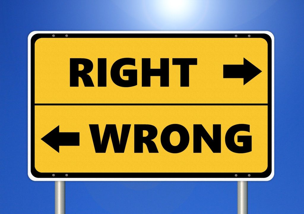 right and wrong sign representing binary thinking